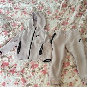 Nike Cream Sweatpants Tapered Leg Elastic Waistband